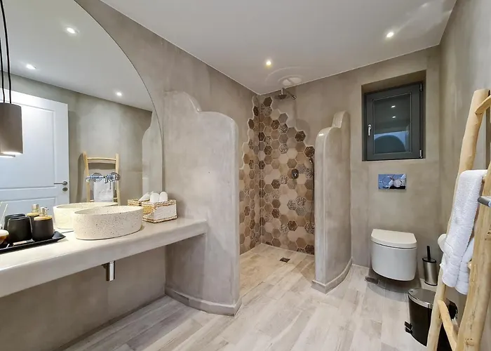 Willa Isalos With Private Pool, Sleeps 4 *