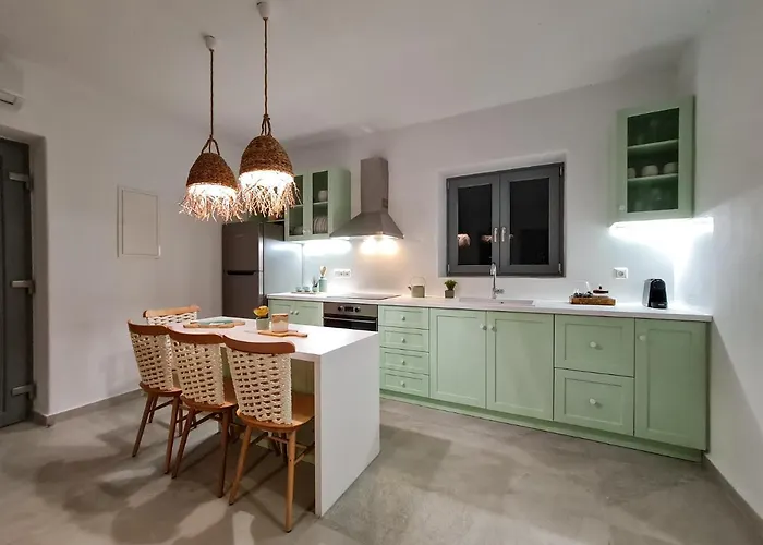 Willa Isalos With Private Pool, Sleeps 4 Naxos City