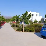 וילה Isalos With Private Pool, Sleeps 4