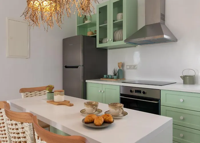 Isalos With Private Pool, Sleeps 4 * Naxos City